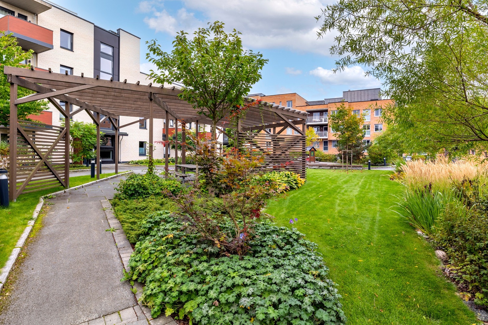 Her er det også sitteplasser og lekeapparater til glede for de små. Galleribilde