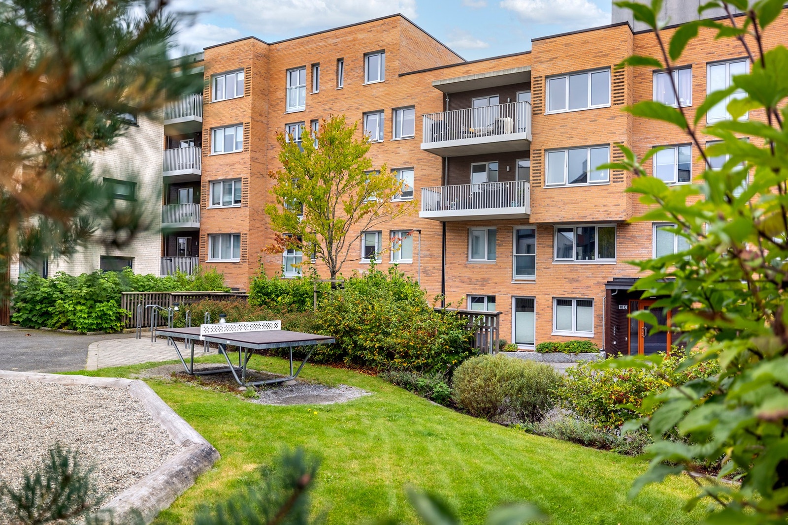 Leiligheten ligger i et meget sentralt og attraktivt boligområde på Myrvoll med kort vei til en rekke servicetilbud. Galleribilde