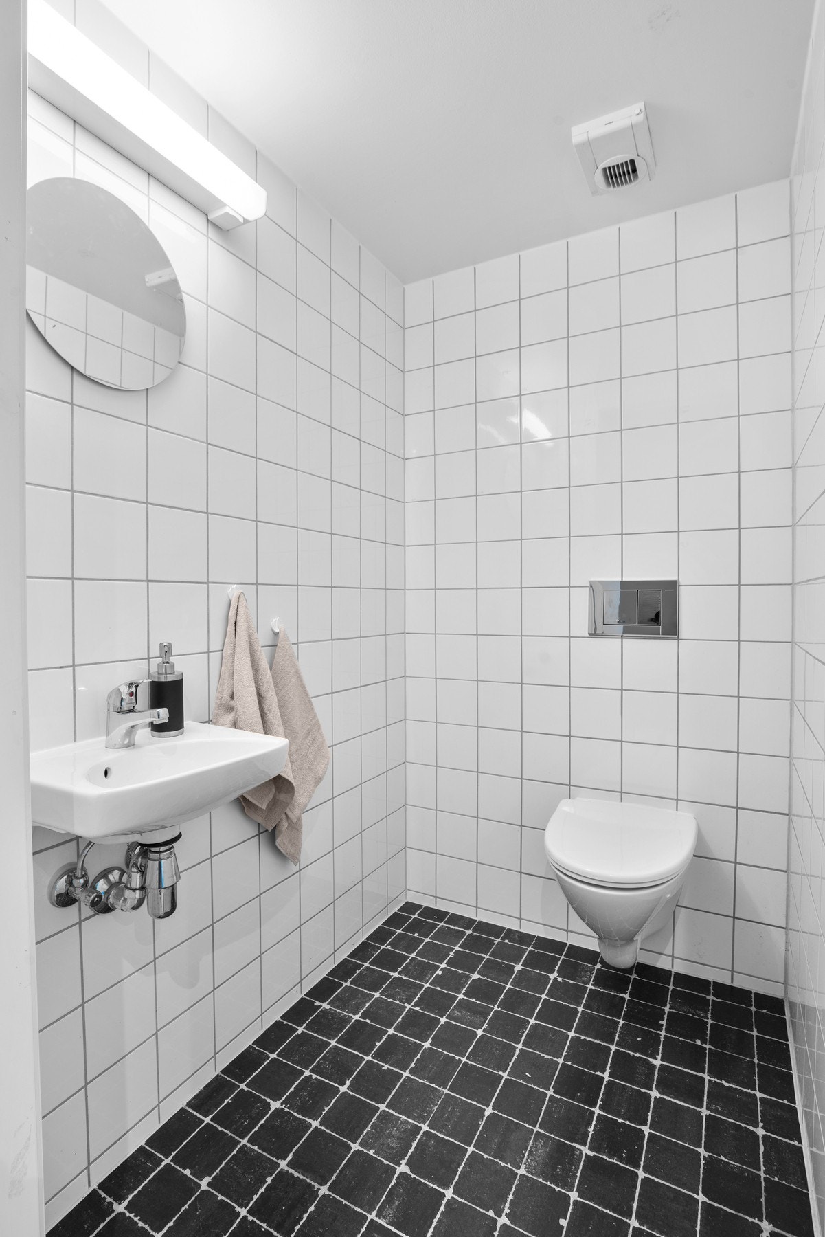 Praktisk, separat gjestetoalett i første etasje Galleribilde