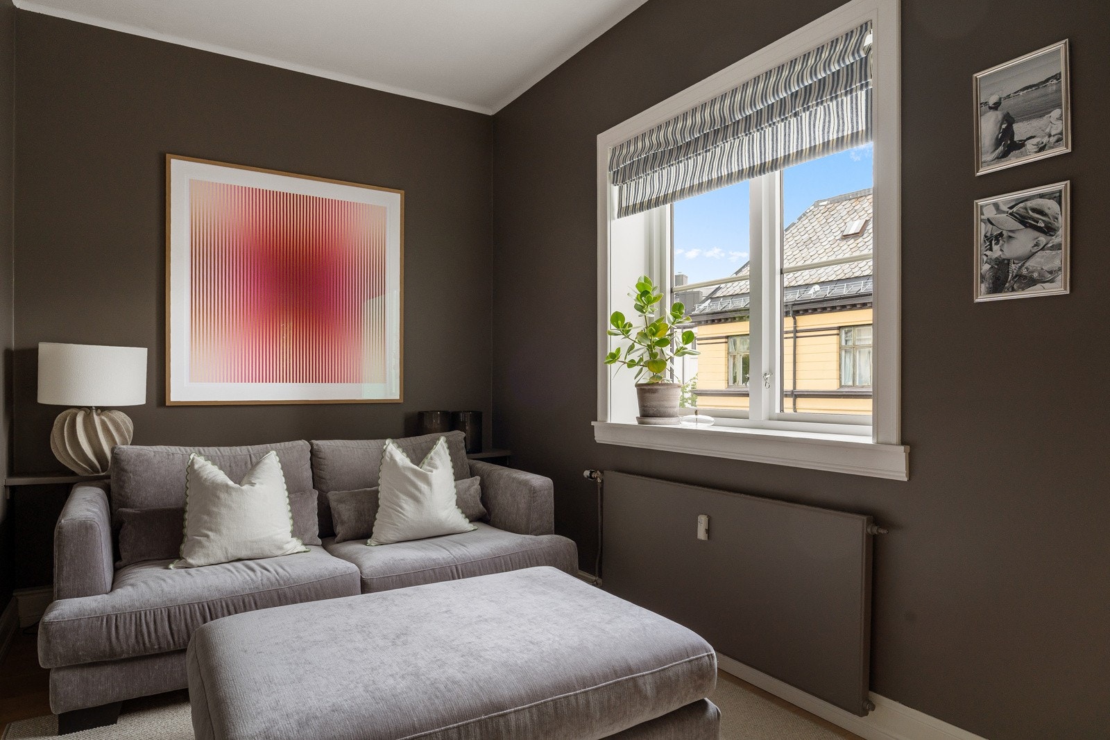 Store vindusflater bidrar til en åpen og innbydende følelse. Galleribilde