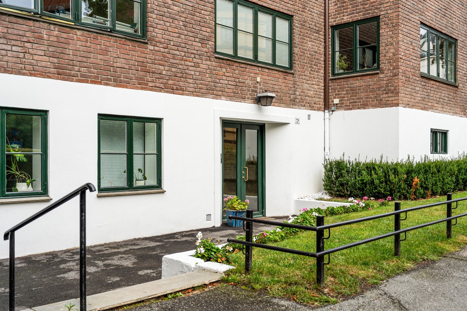 Her ligger du høyt og fritt til med en god intern beliggenhet, grønt utsyn og minimalt med innsyn. Galleribilde