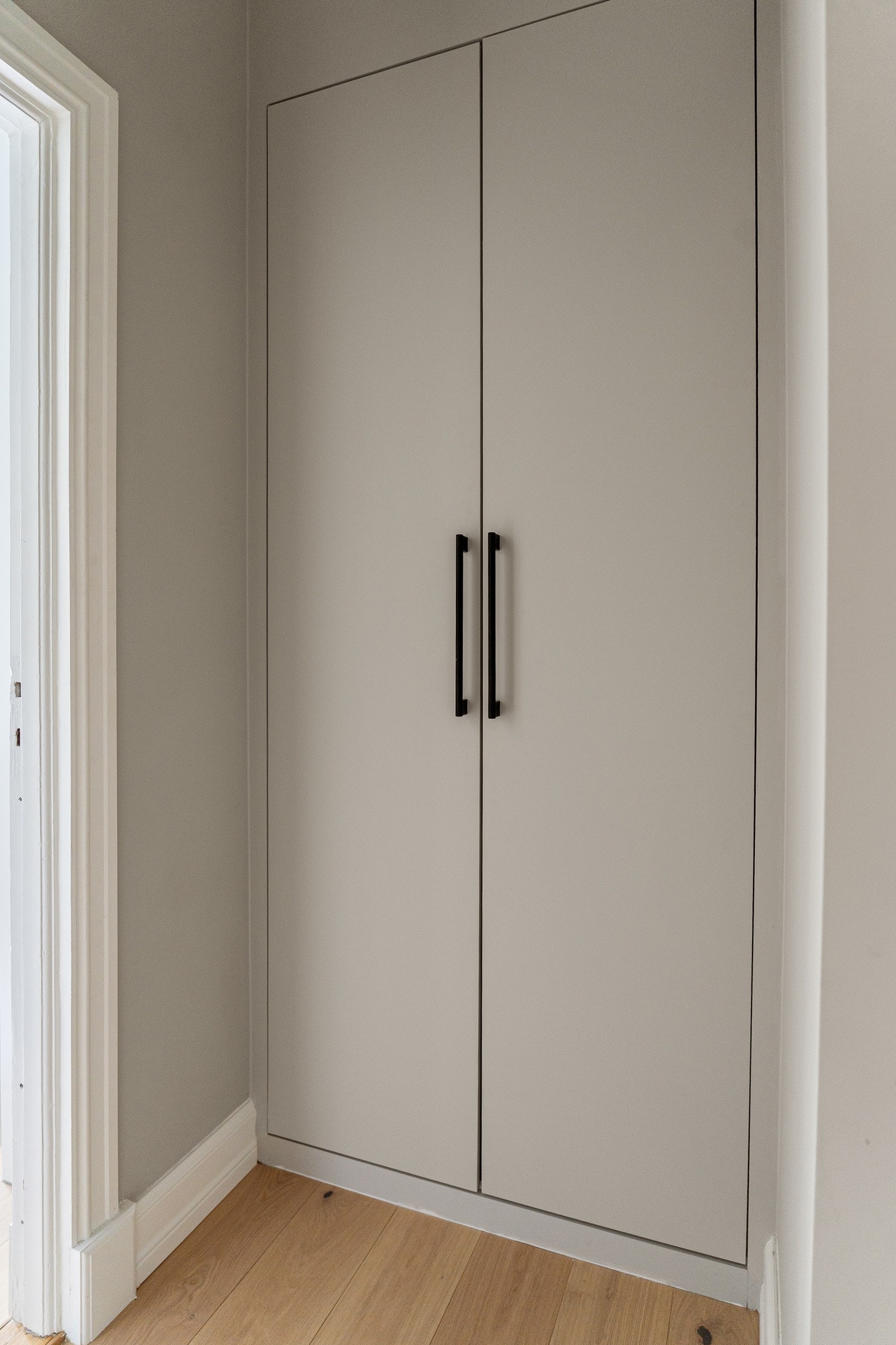 I gangen er det opplegg for vaskemaskin og tørketrommel i skap - her er alt tilrettelagt for å gjøre hverdagen din så enkel som mulig. Galleribilde