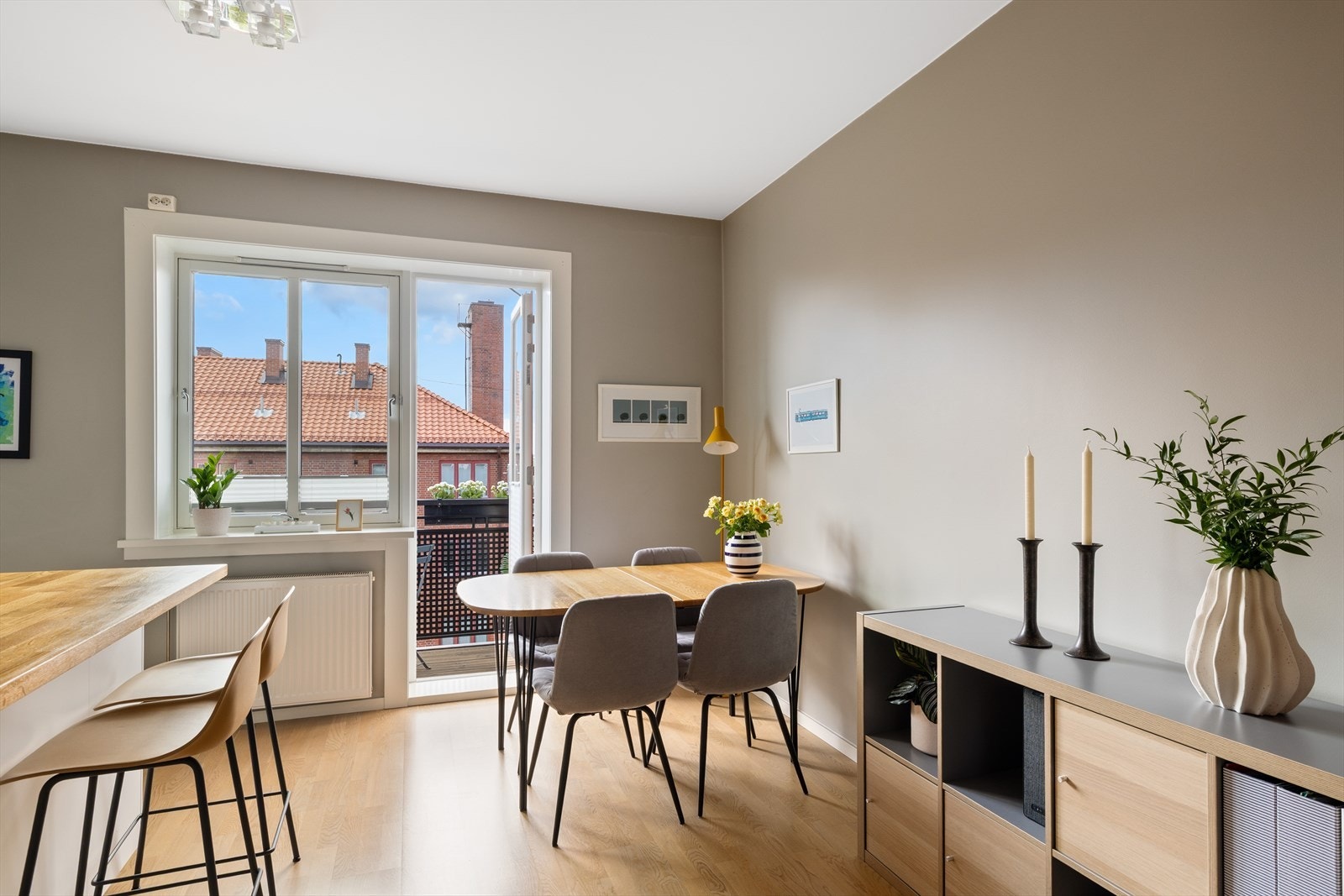 God plass til spisebord og matlagning Galleribilde