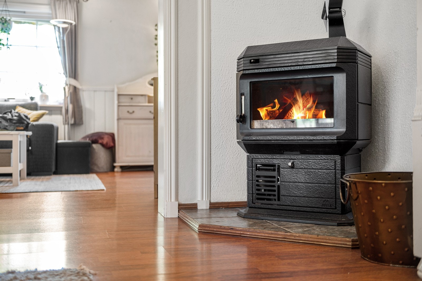 Det er to fyringssteder i 1. etasje. Galleribilde