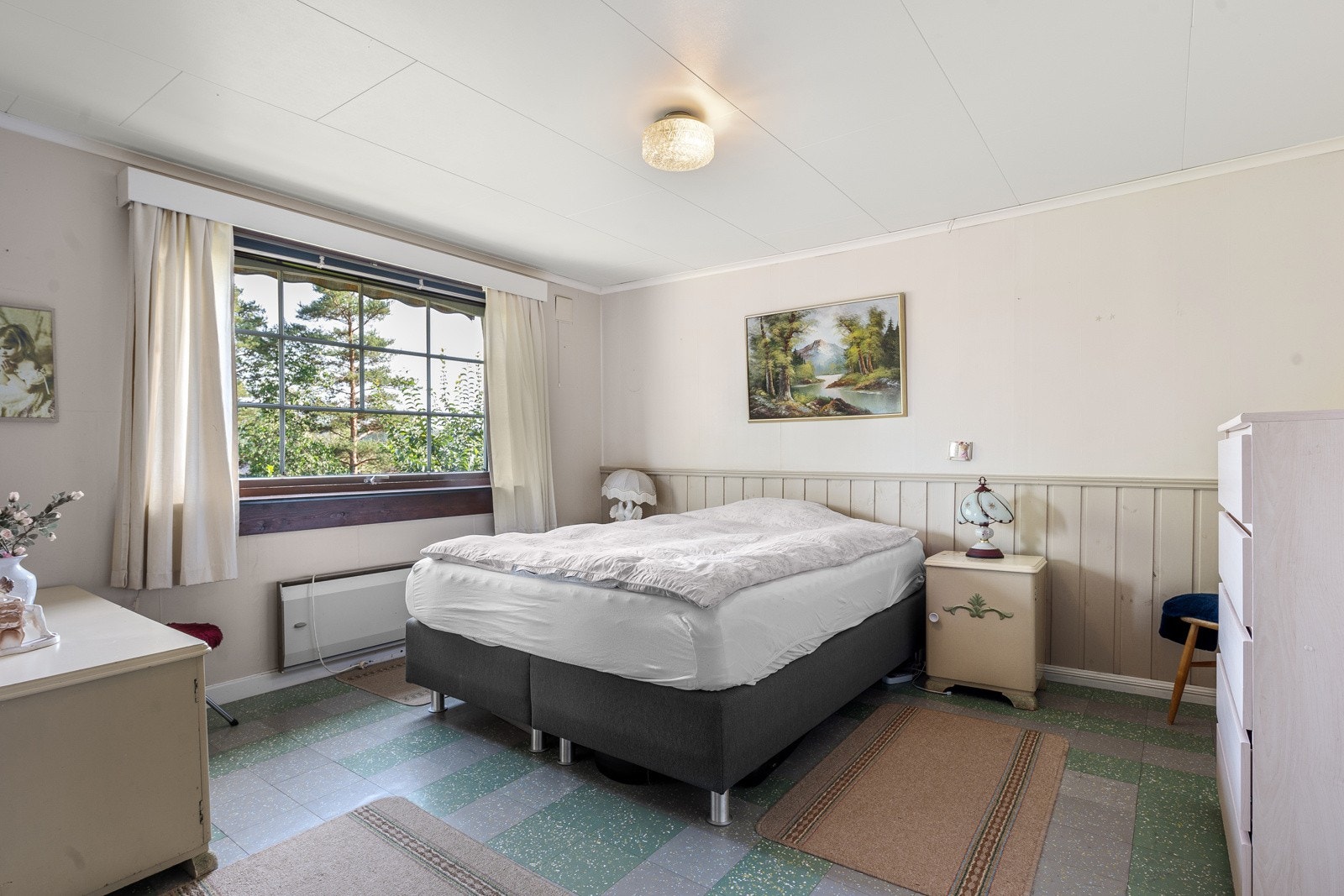 Velkommen opp i boligens 2. etasje og hovedsoverommet. Galleribilde