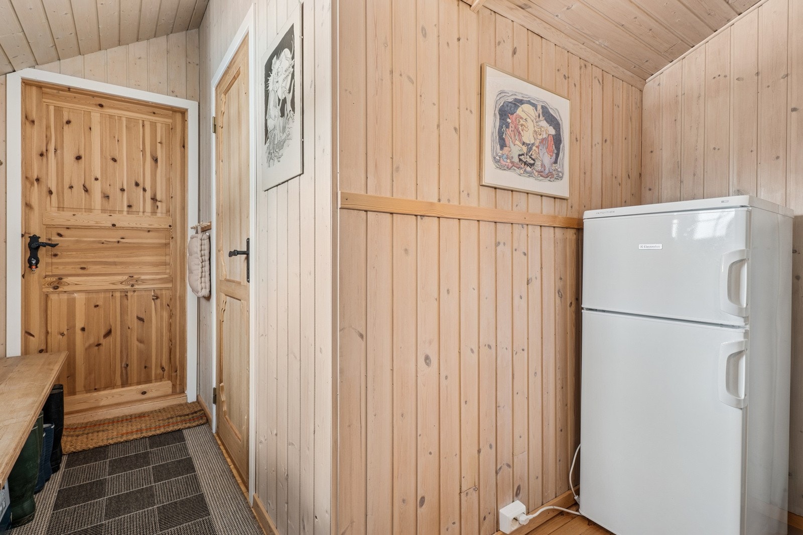 Gang med tilgang til jordkjeller. Galleribilde