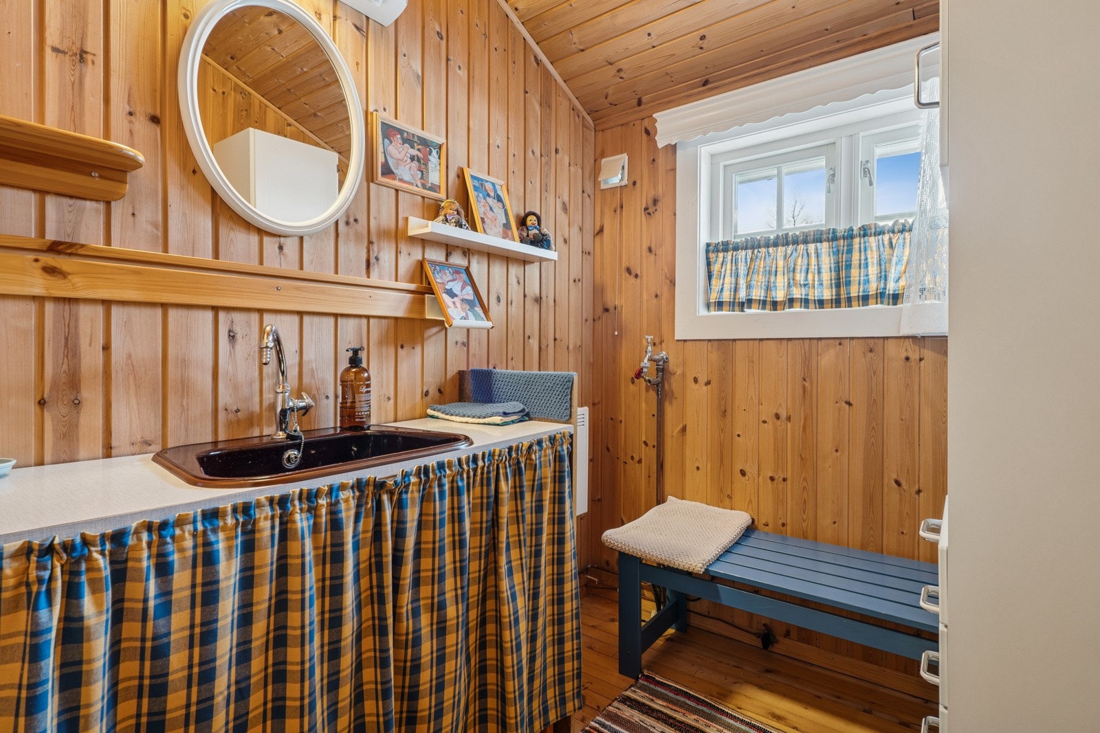 Bad med servant. Galleribilde