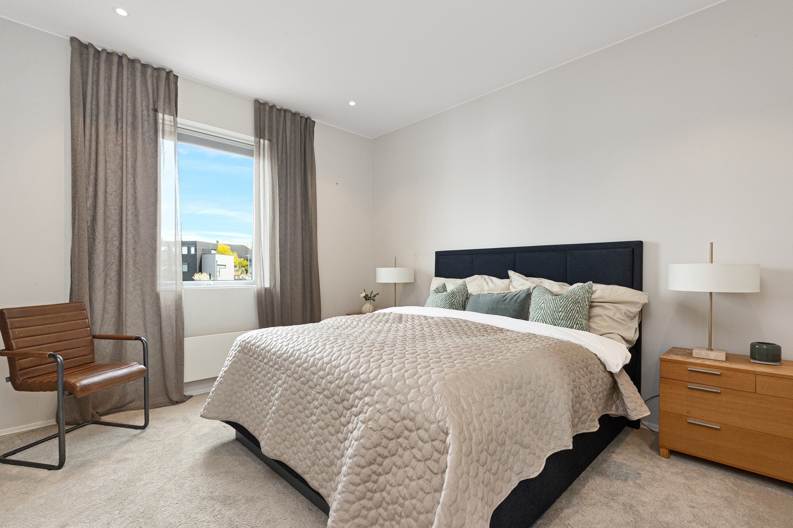 Hovedsoverom med eget garderoberom og bad. Galleribilde