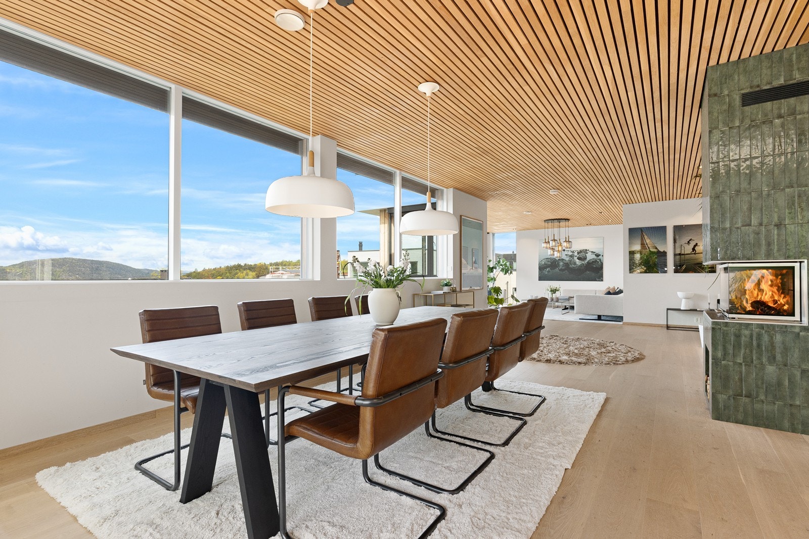 Rais heve peis i tilknytning til spisestue og kjøkken. Galleribilde