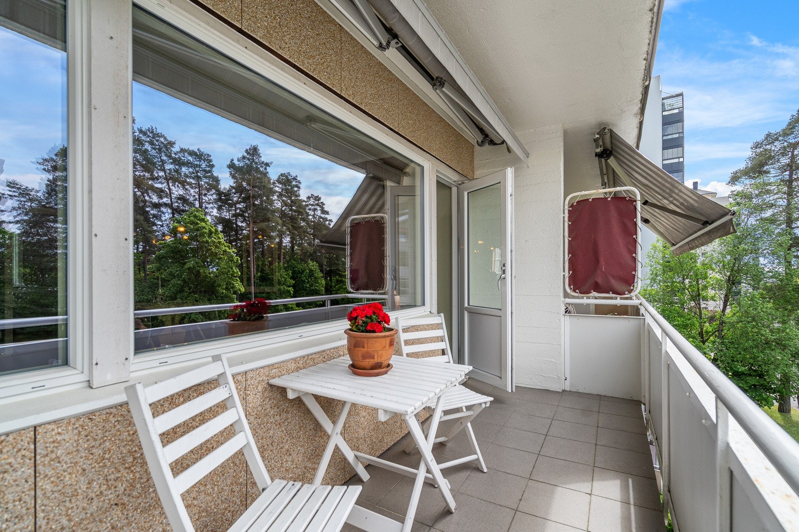 Her kan du kan nyte ettermiddags- og kveldssol i rolige omgivelser. Galleribilde