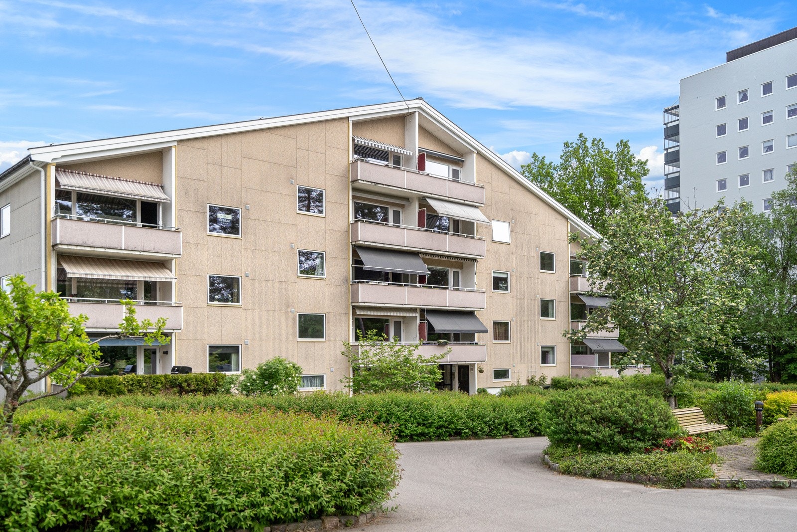 Supersentralt og fordelaktig beliggende på ærverdige og attraktive Solvang. Galleribilde