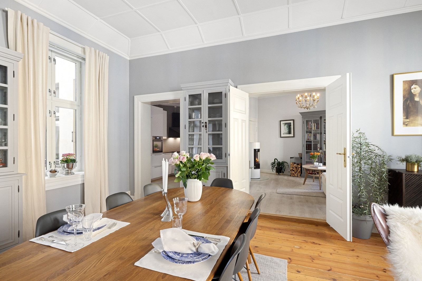 To vakre og romslige oppholdsrom. Galleribilde