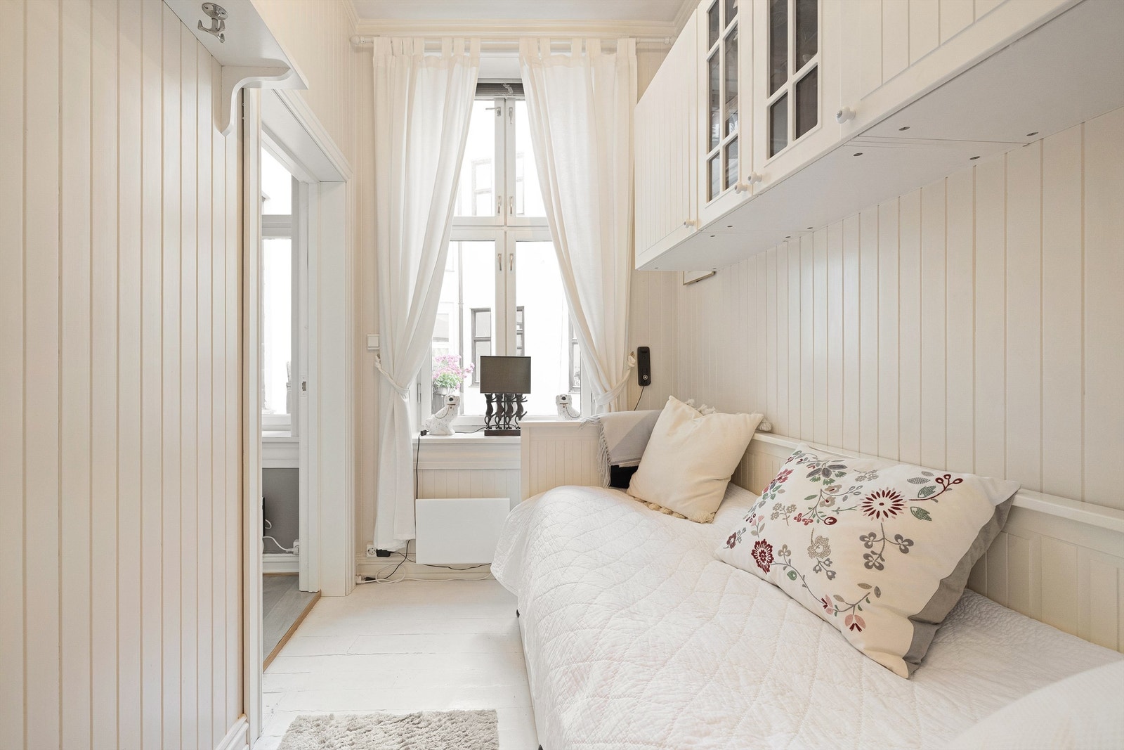 Fleksibelt rom - perfekt som barne-/ungdomsrom, gjesterom eller hjemmekontor. Galleribilde