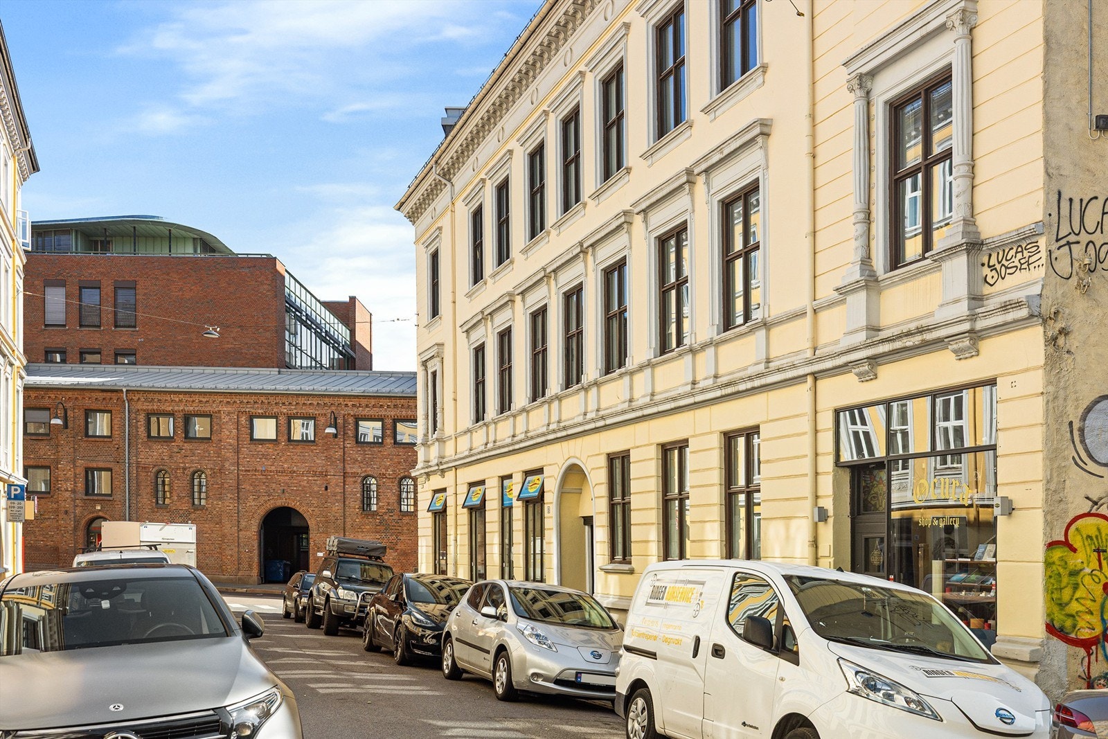 Sameiet Mauritz Hansens gt. 5 består av 10 boligseksjoner og 2 næringsseksjoner. Området har beboerparkering. Galleribilde