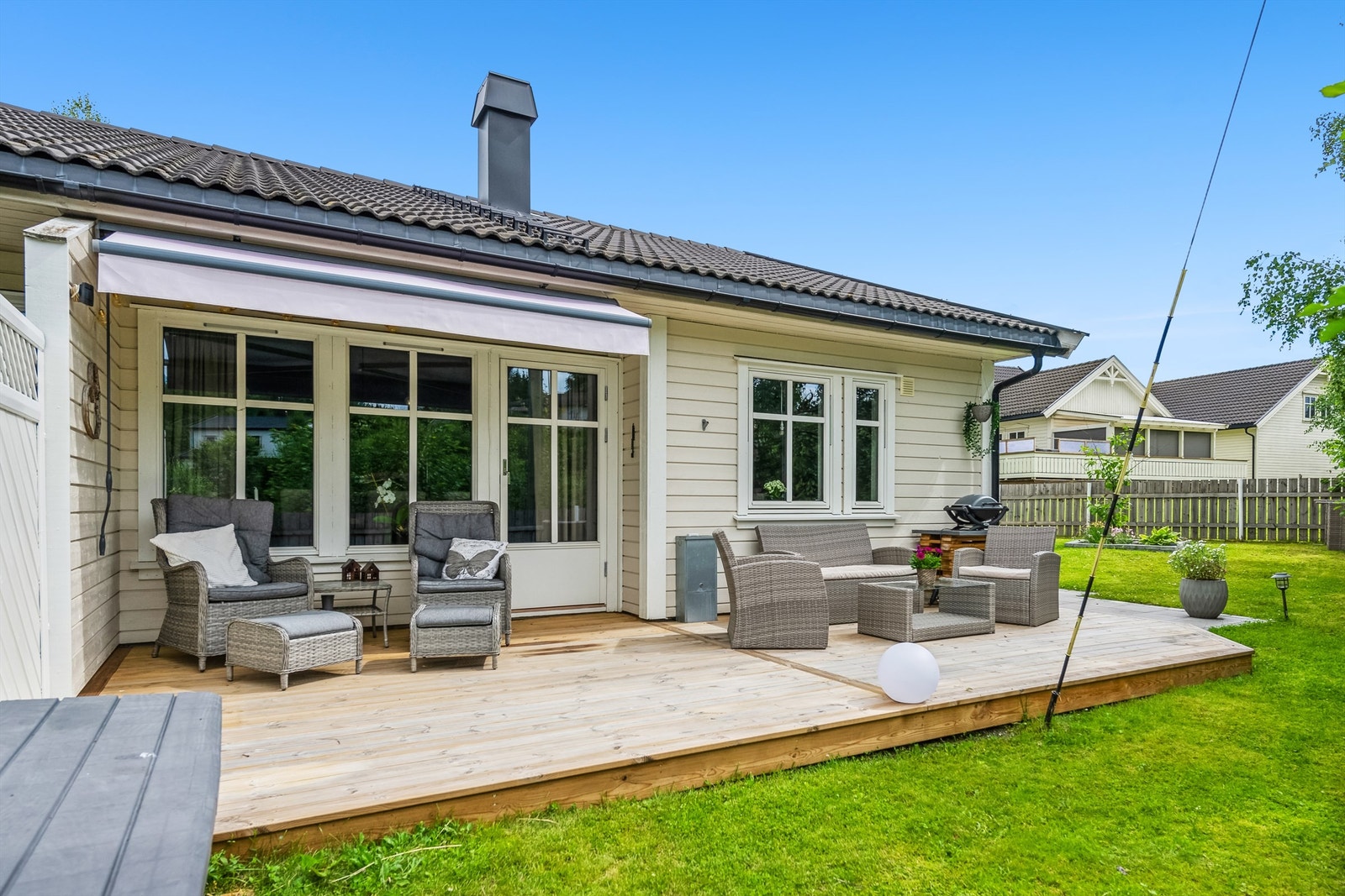 Fin uteplass på ca. 21 m2 med gode solforhold. Galleribilde