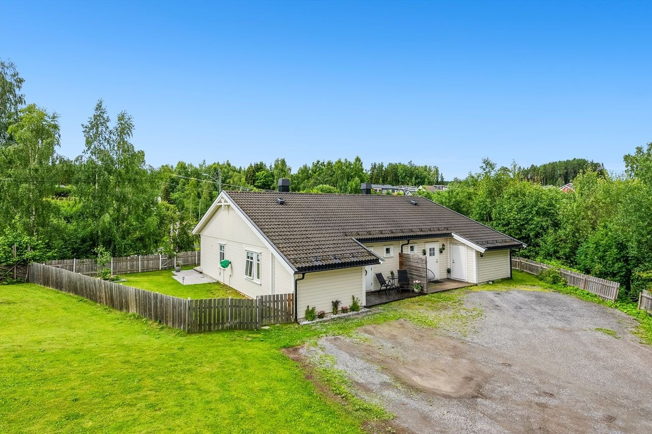 Velholdt 1/2 part av tomannsbolig Galleribilde