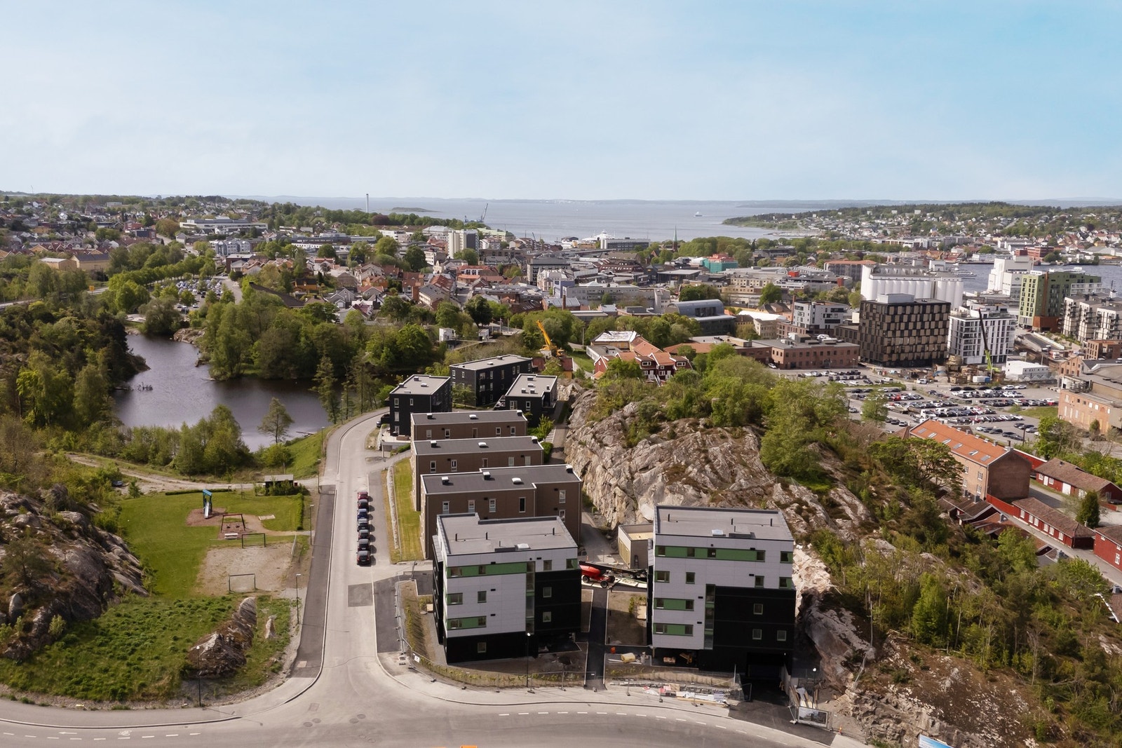 På Elvebredden åpner verden seg i alle retninger Galleribilde
