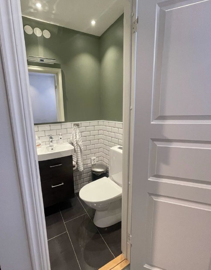 Toalett nere Galleribilde