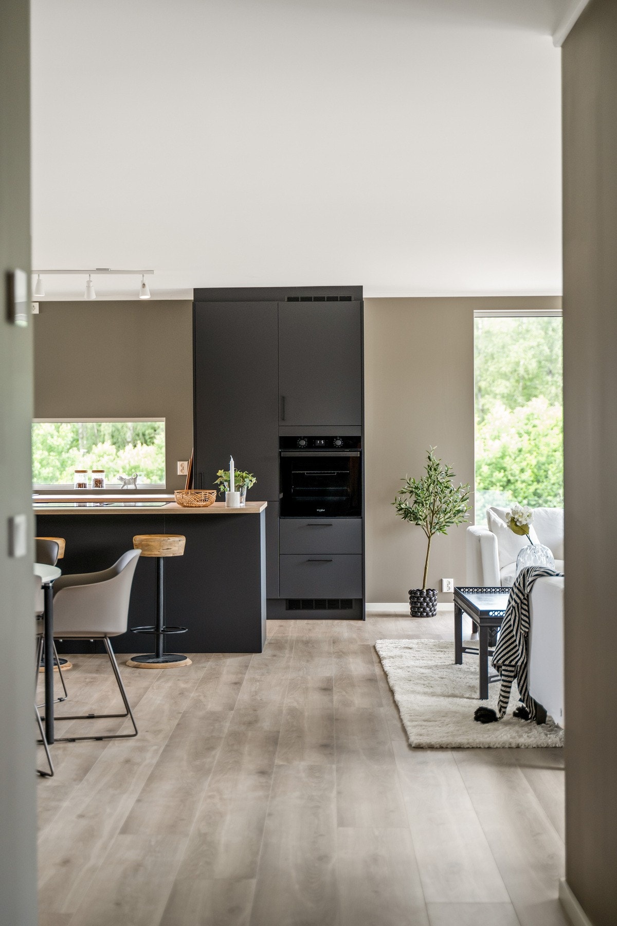 NB: Bilder er tatt i forholdsvis lik leilighet i etasjen over (Missingfjellet 5D) Galleribilde