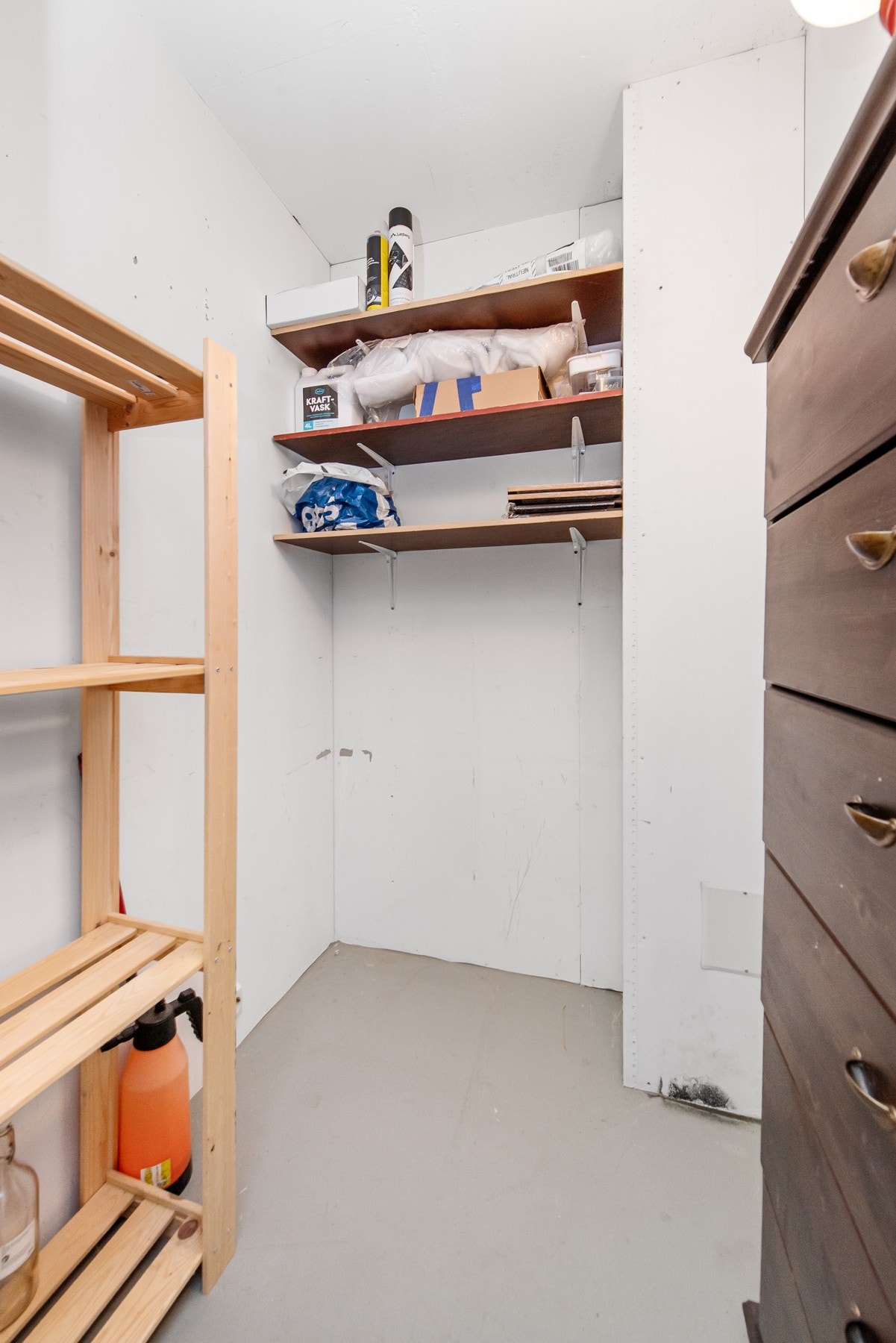 Bodplass er godt ivaretatt med to boder, utvendig og innvendig. Galleribilde