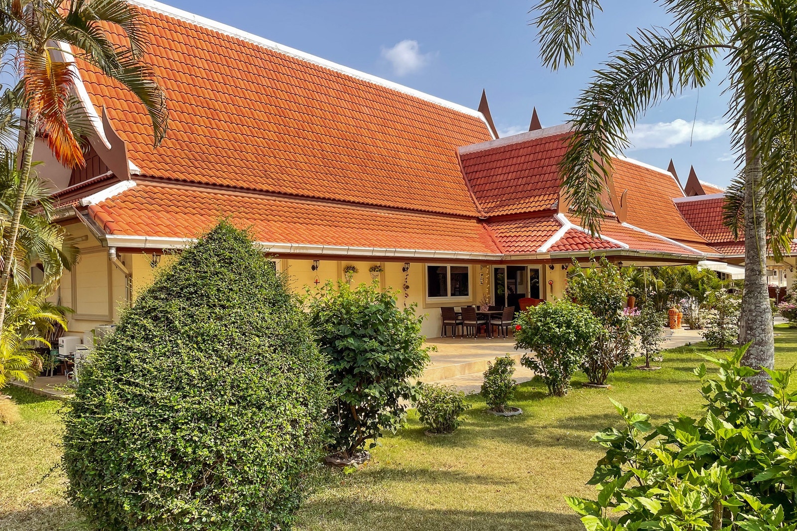 Villa sett fra hagen Galleribilde