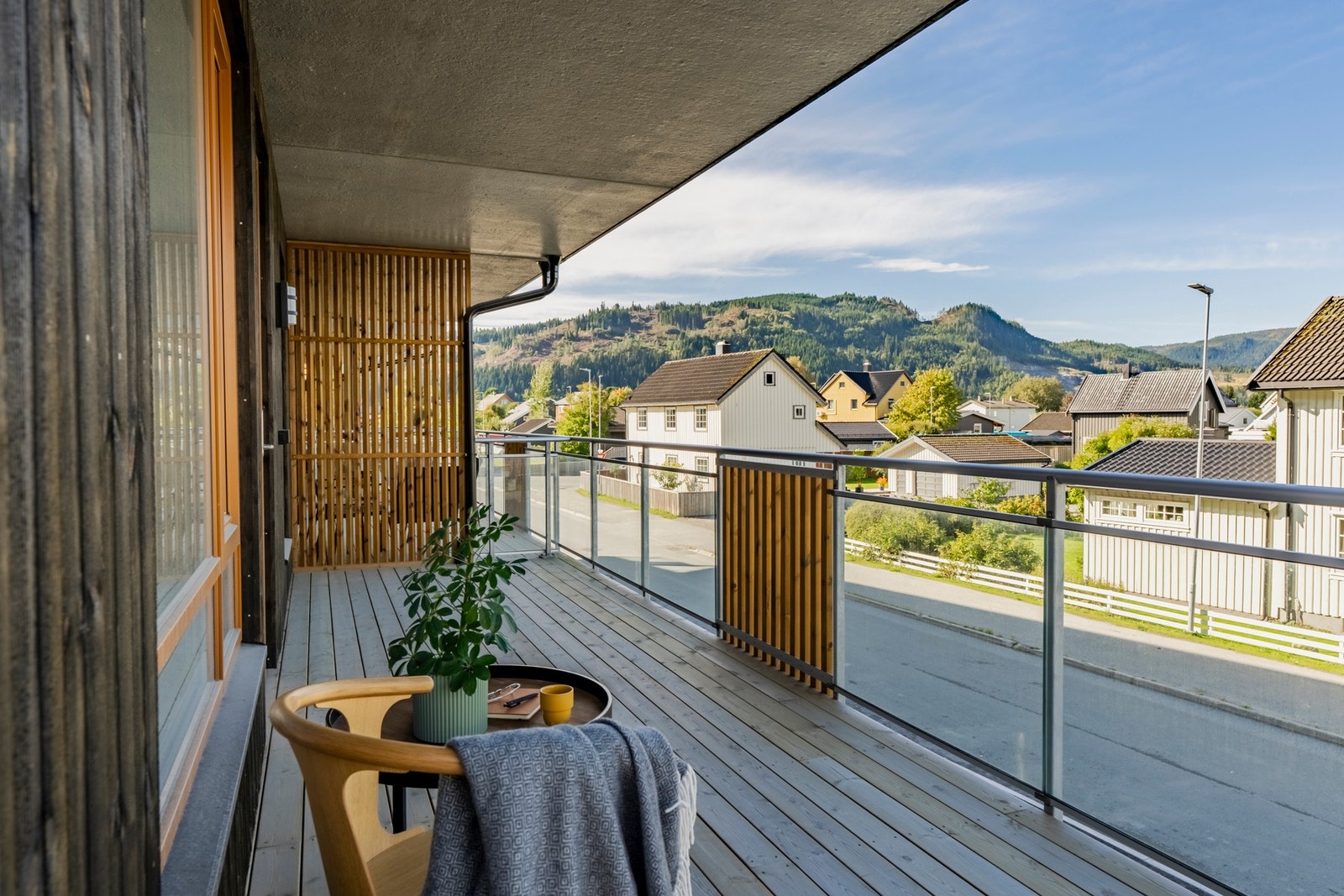 Flott og innholdsrik 4-roms leilighet med attraktiv hjørnebeliggenhet | Bildet er av en identisk leilighet i 1.etg. Leilighets som selges ligger i etasjen over Galleribilde