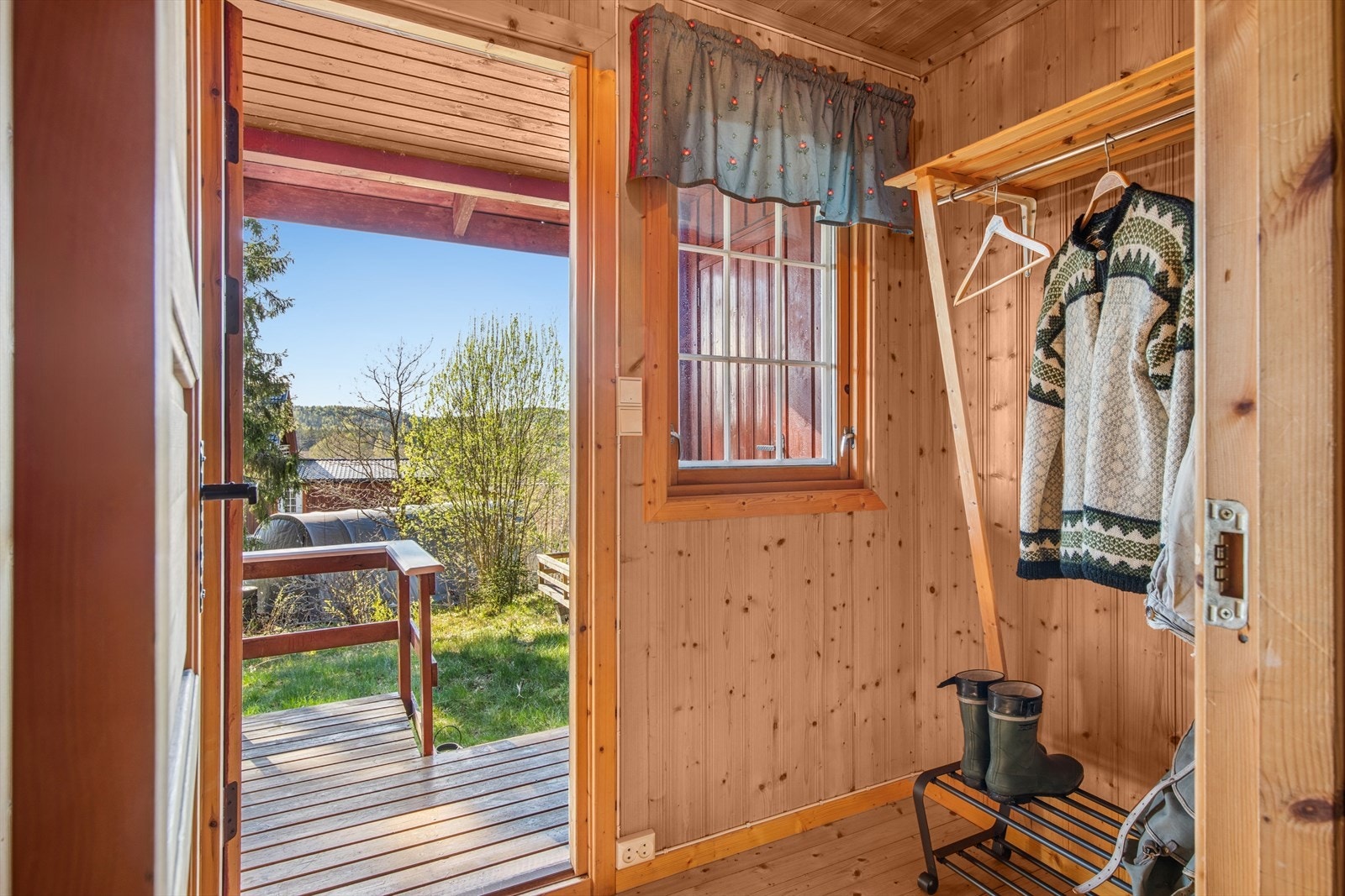 Endelig fremme! Senke skuldrene og glede seg til dagene som kommer. Kjenne på feriefølelsen. Den sitter i veggene. Galleribilde