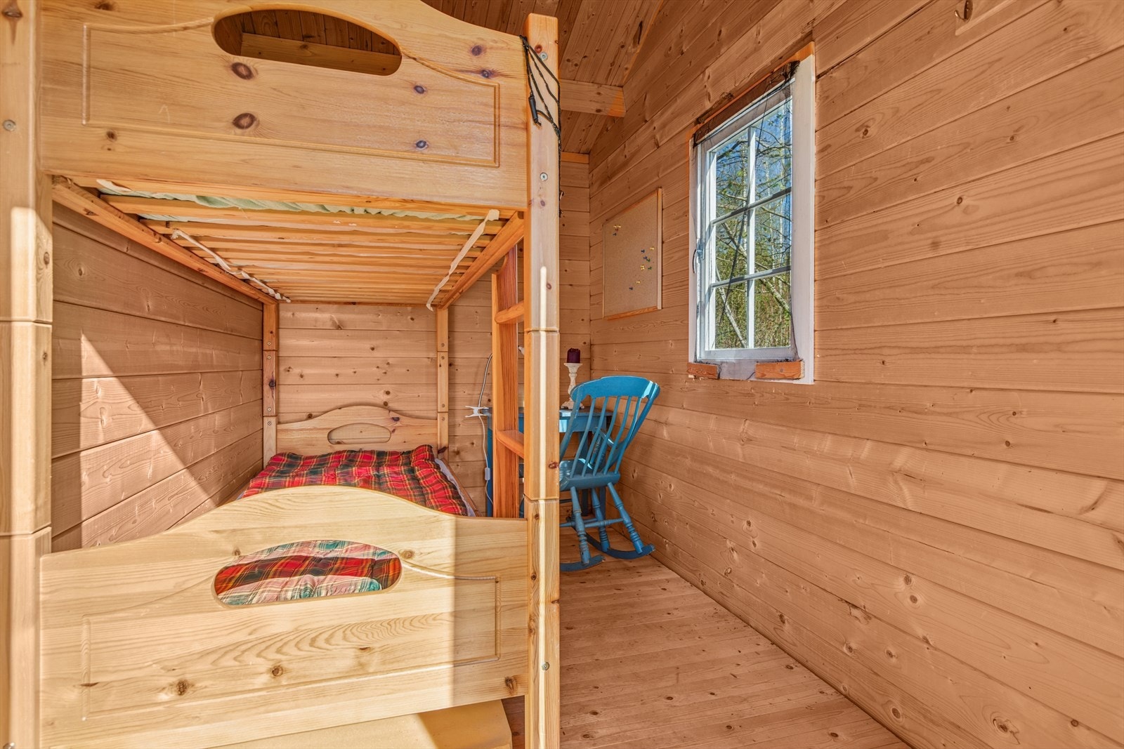 Det ene rommet er i dag innredet med ekstra soveplasser. Galleribilde