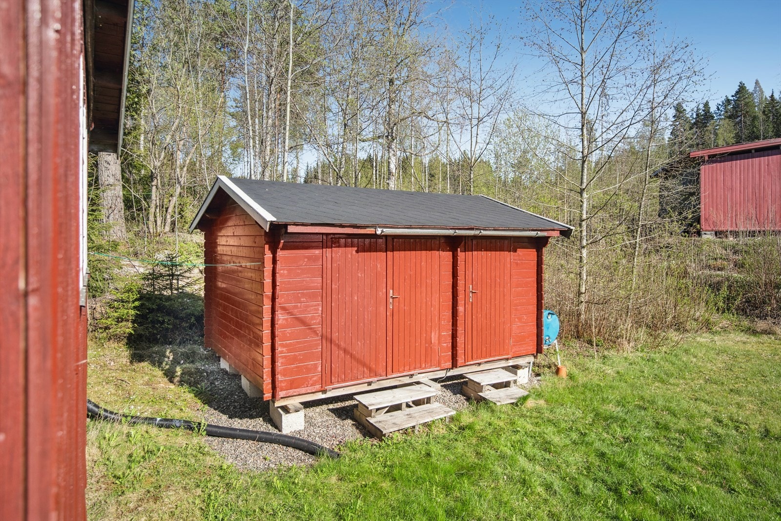 Anneks med flere bruksmuligheter står også på tomten. Galleribilde