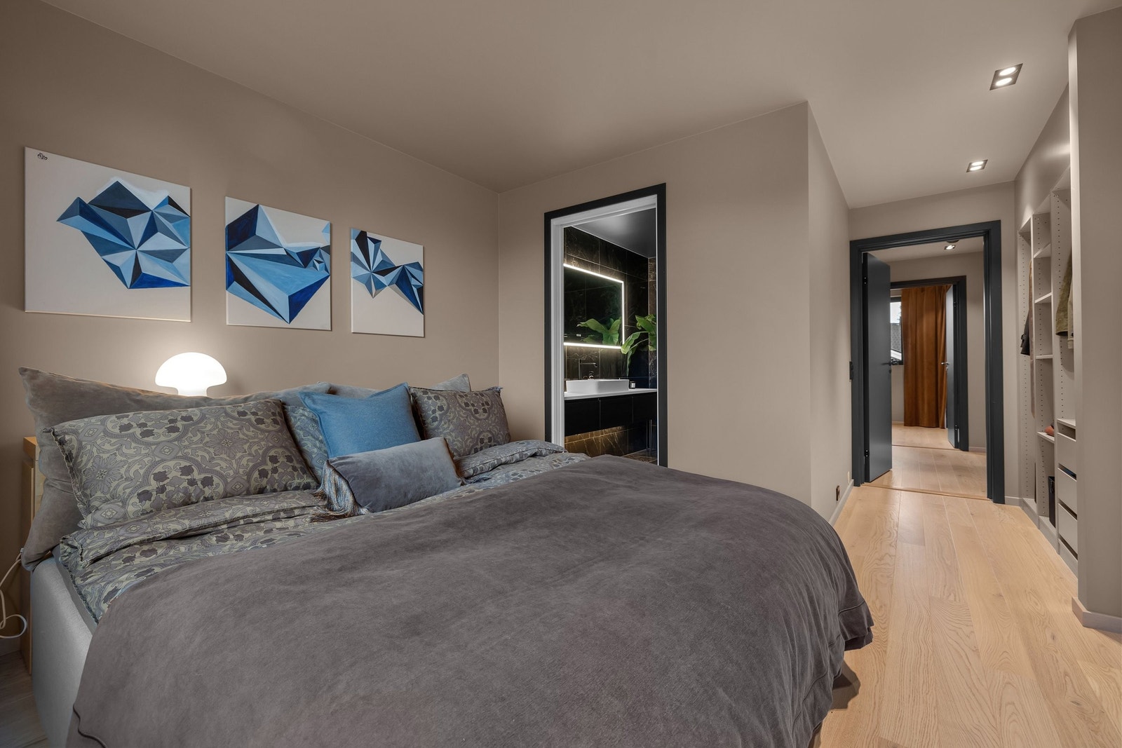 Hoved soverom med privat bad Galleribilde