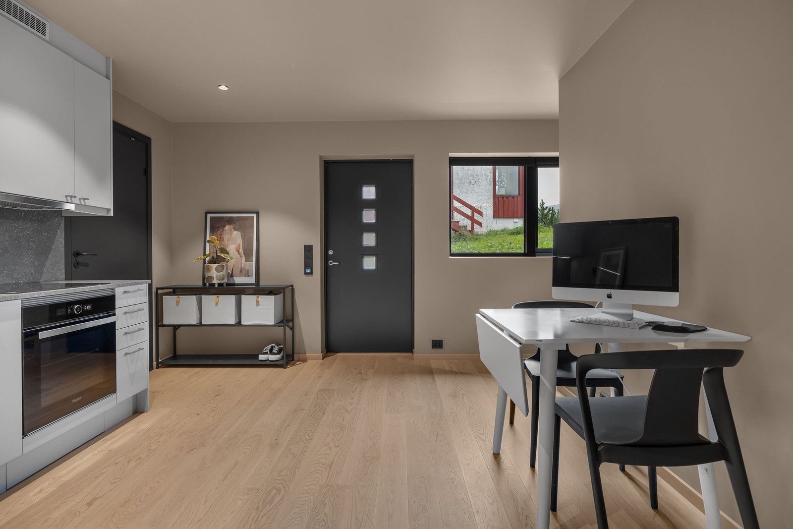 Hybel / Kontor / Gjesteavdeling / Kan også omgjøres til 2 soverom på ca 9m2 hvor det ene får eget bad. Galleribilde