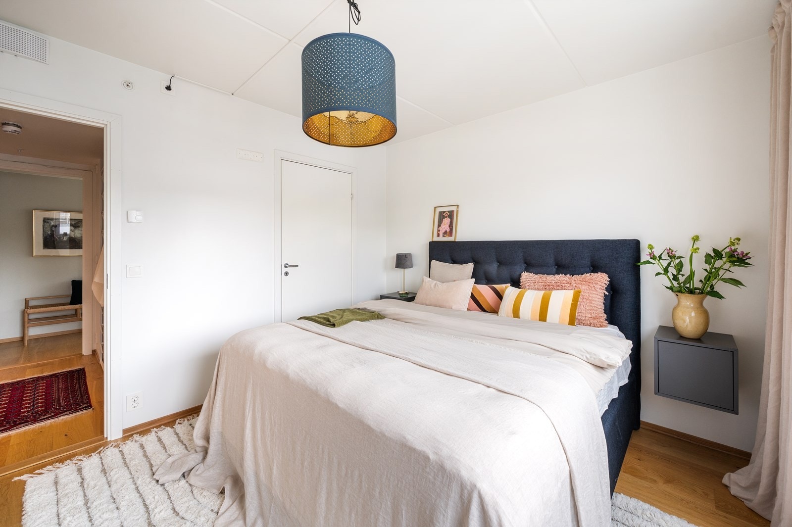 Leiligheten har med dagens planløsning to romslige soverom. Galleribilde