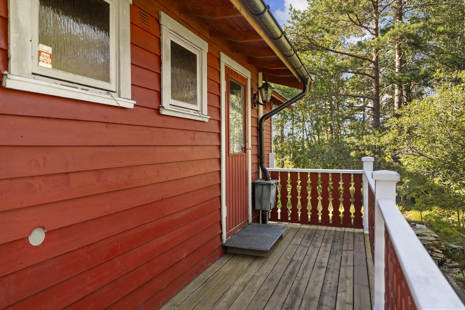 Koselig inngangsparti med klassisk hyttepreg Galleribilde