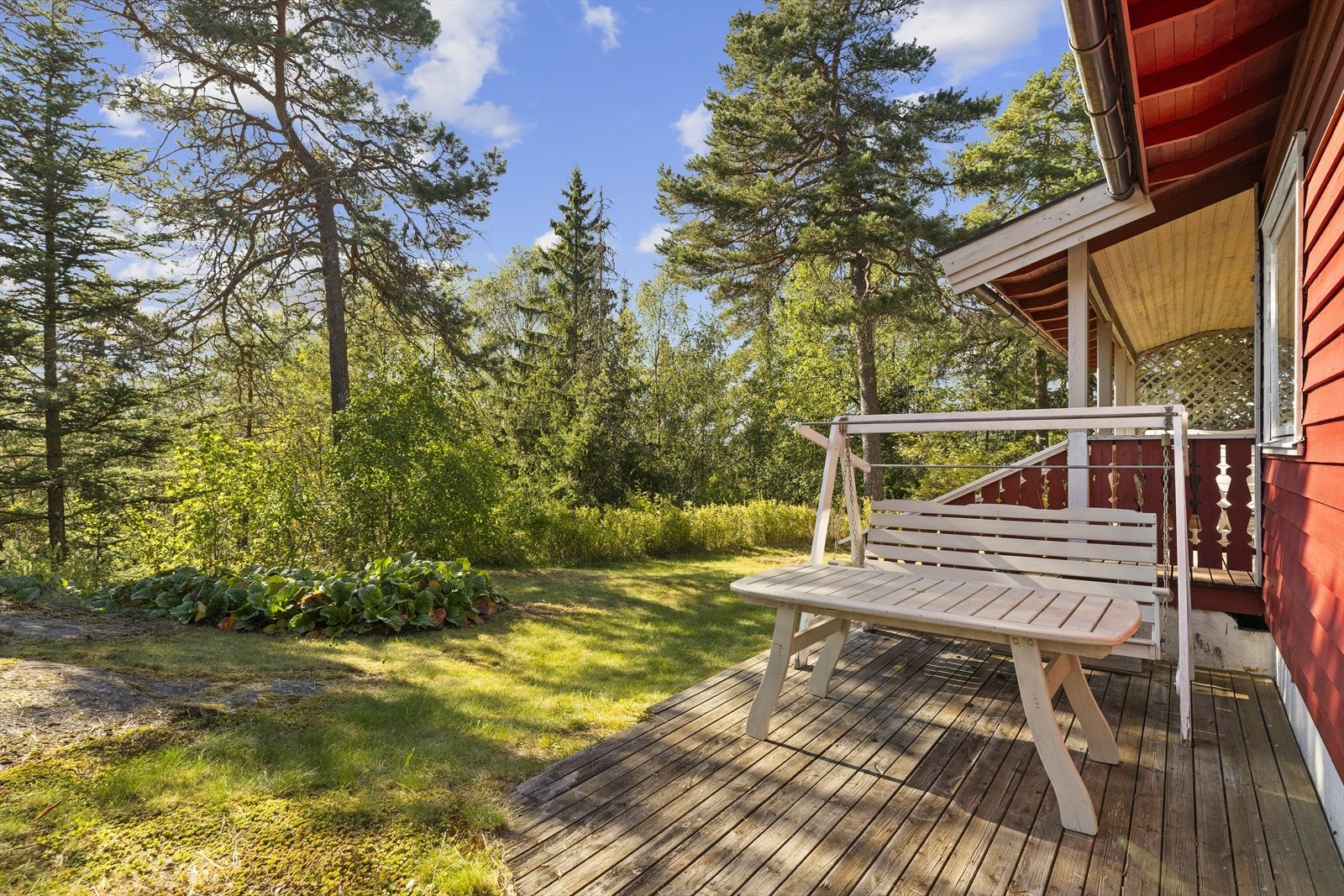 Eiendommen har også en markterrasse hvor man eventuelt kan ha en sittegruppe Galleribilde