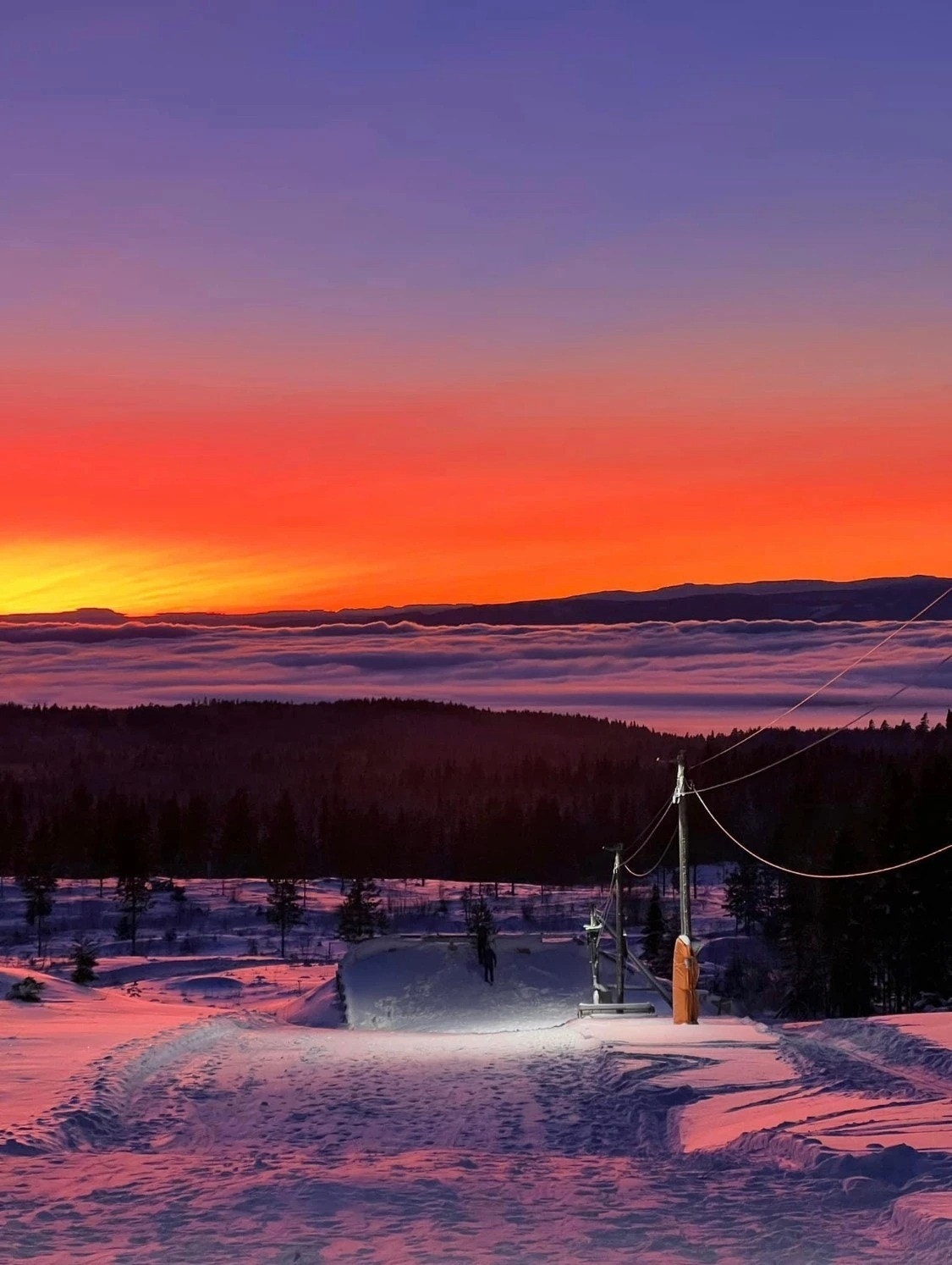 Den vestvendte og åpne beliggenheten gir mulighet for mange koselige solnedganger. Galleribilde