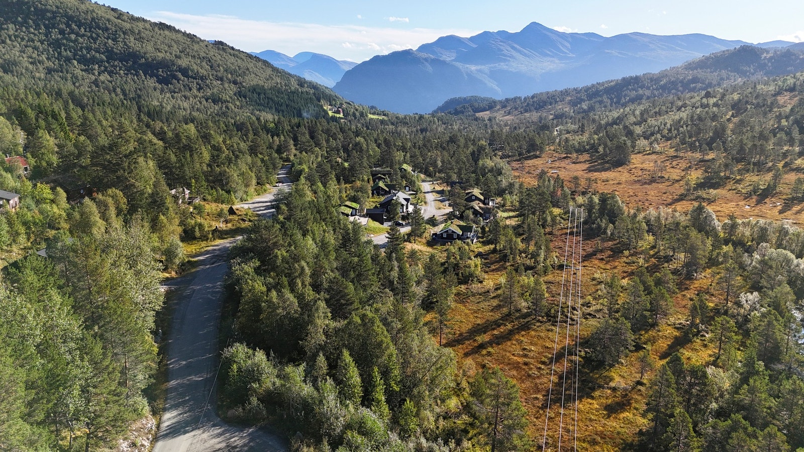 Fra eiendommen er det kort vei til preparerte langrennsløyper og flotte turmuligheter både sommer og vinter. Galleribilde