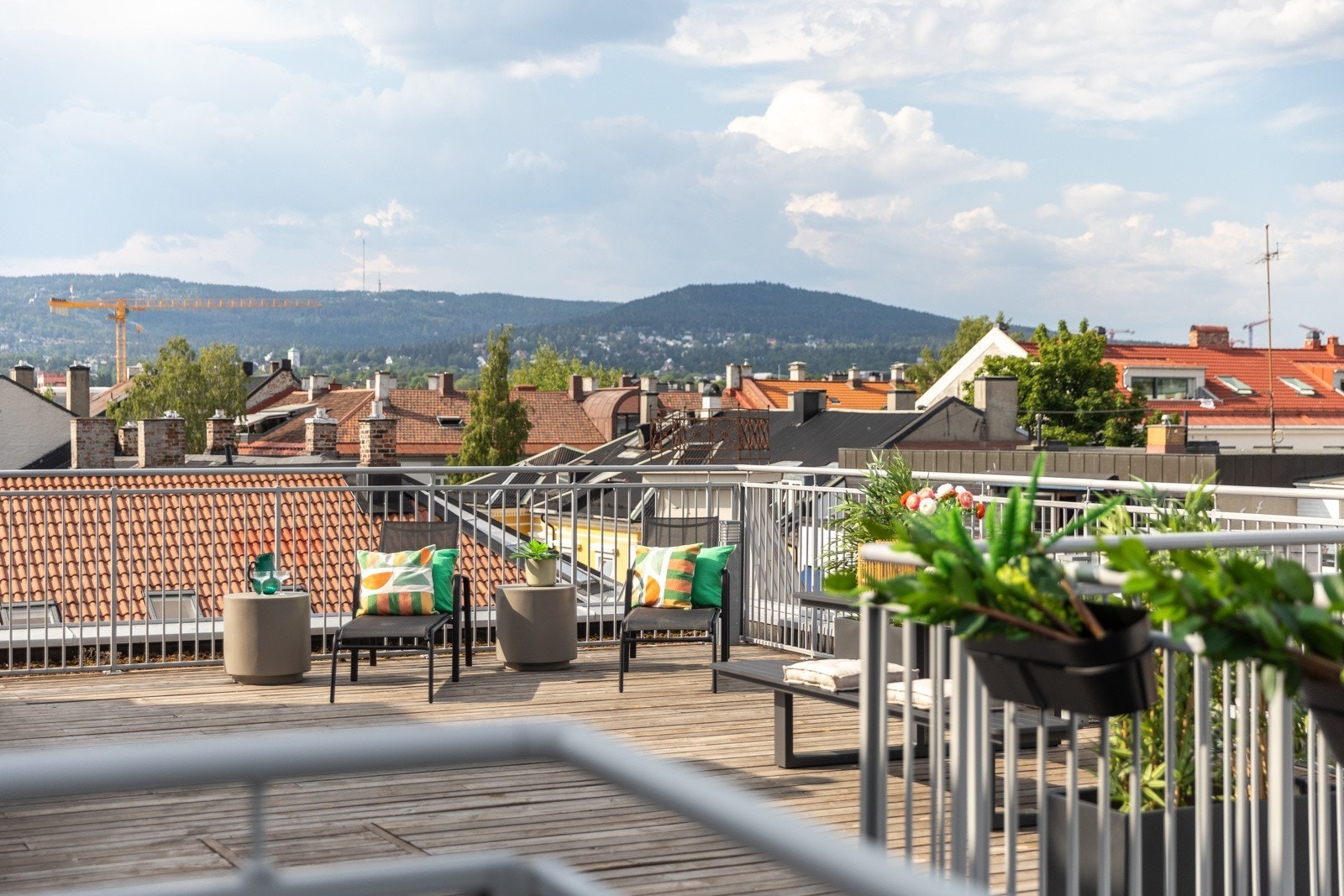 Stor felles takterrasse med nydelig utsikt i 6. etasje. Galleribilde