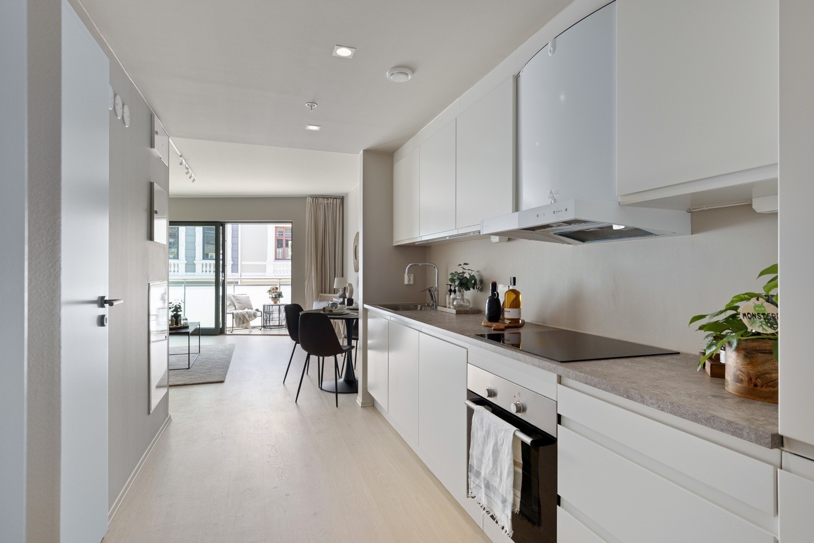 Leiligheten ligger i byggets 2. etasje. Varmtvann & fyring er inkl. Galleribilde