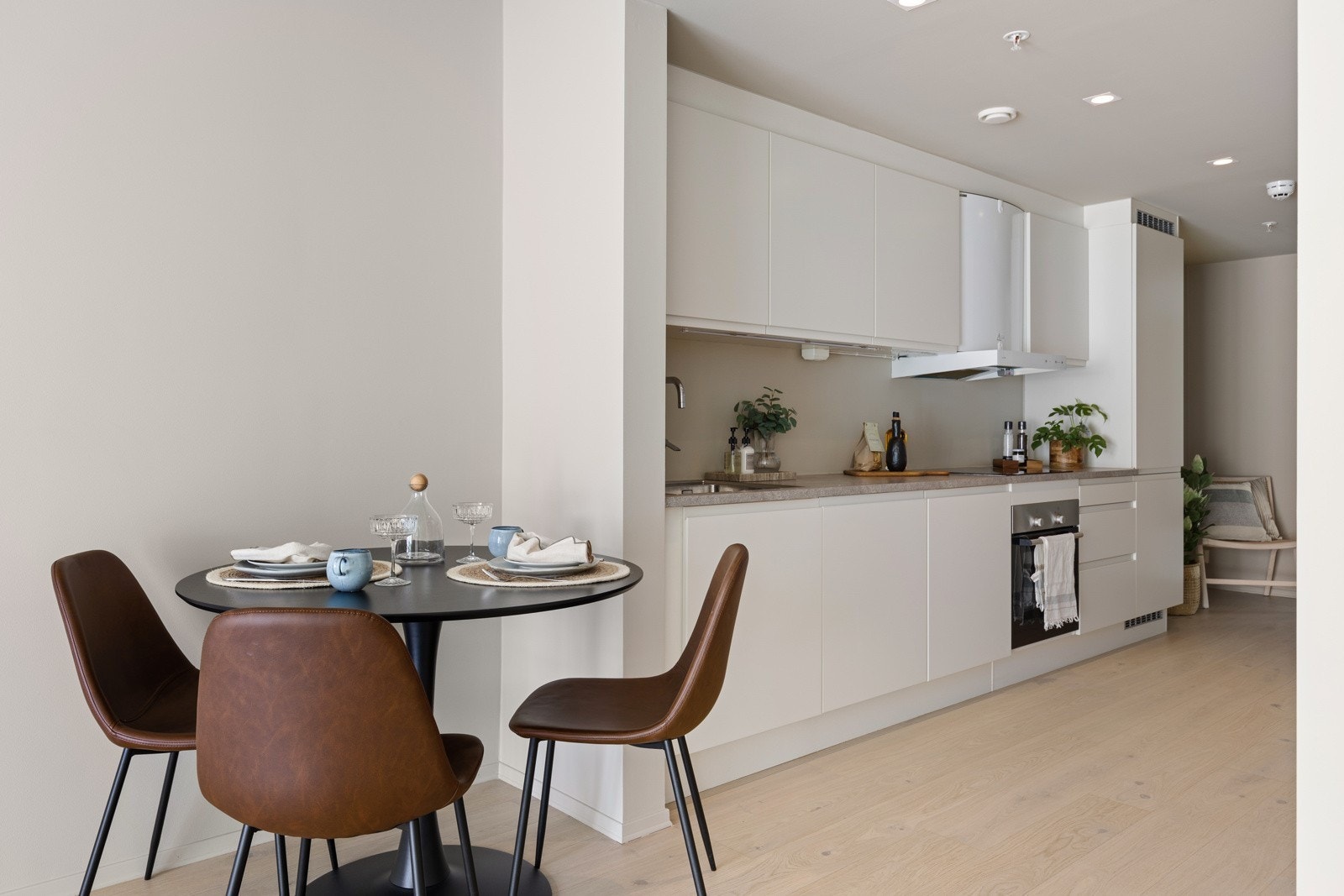 Kjøkken fra HTH med integrerte hvitevarer. Galleribilde