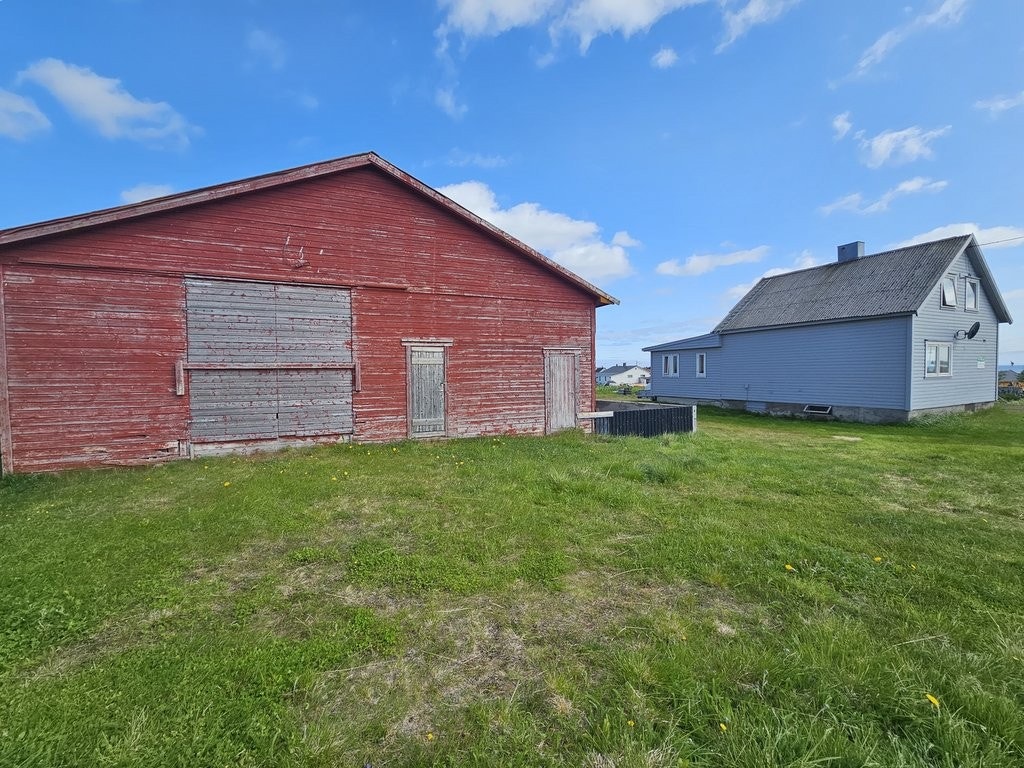 Eldre fjøsbygning på ca. 300 m2 Galleribilde
