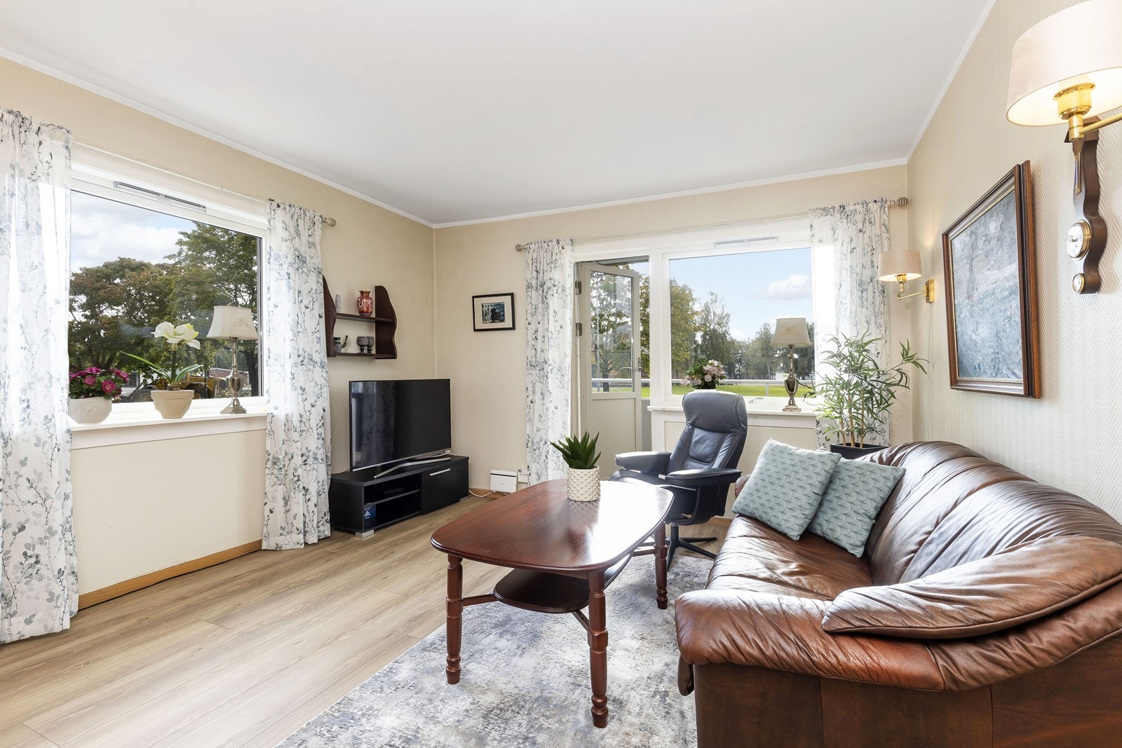 Leiligheten er en høy 1.etg. Galleribilde