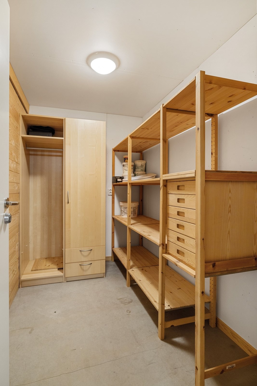 Leiligheten disponerer en ekstern bod på 5m² i samme etasje som leiligheten. Galleribilde