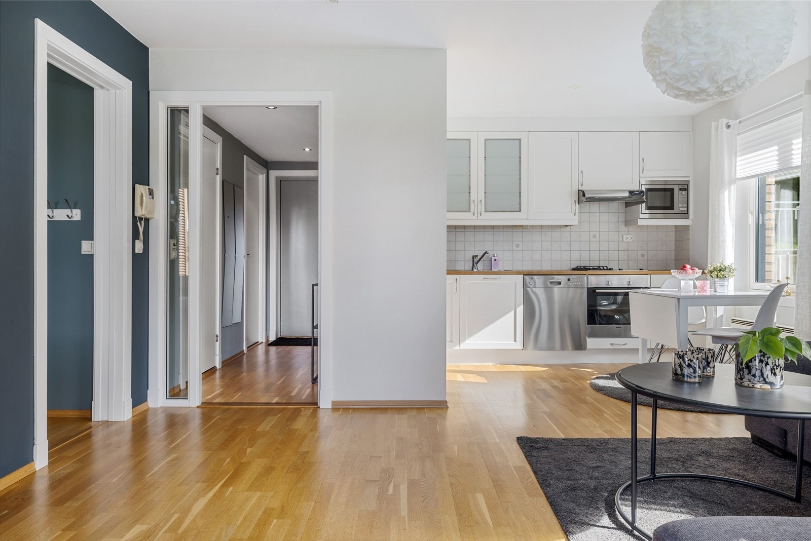 Alle overflater og tak er malt i 2021. Galleribilde