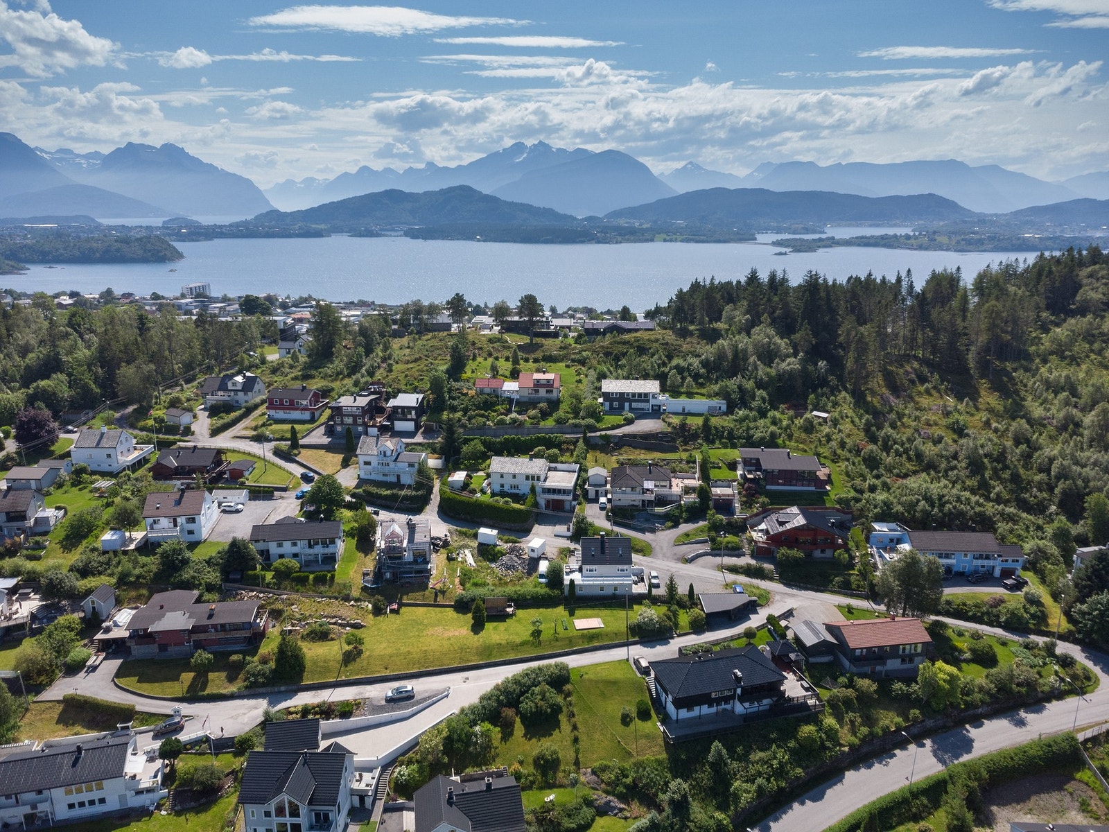 Velkommen til Nordåsvegen! En flott utsiktstomt i attraktivt boligområde. Galleribilde