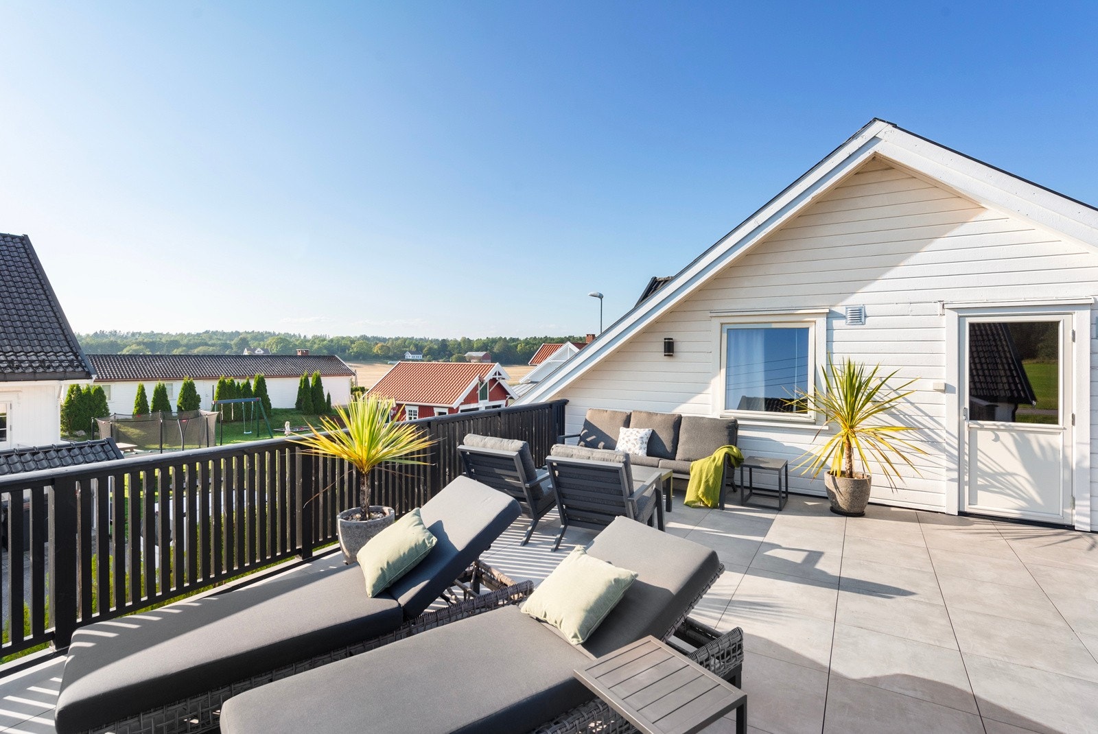 I 2022 ble boligen påbygget med en herlig takterrasse Galleribilde