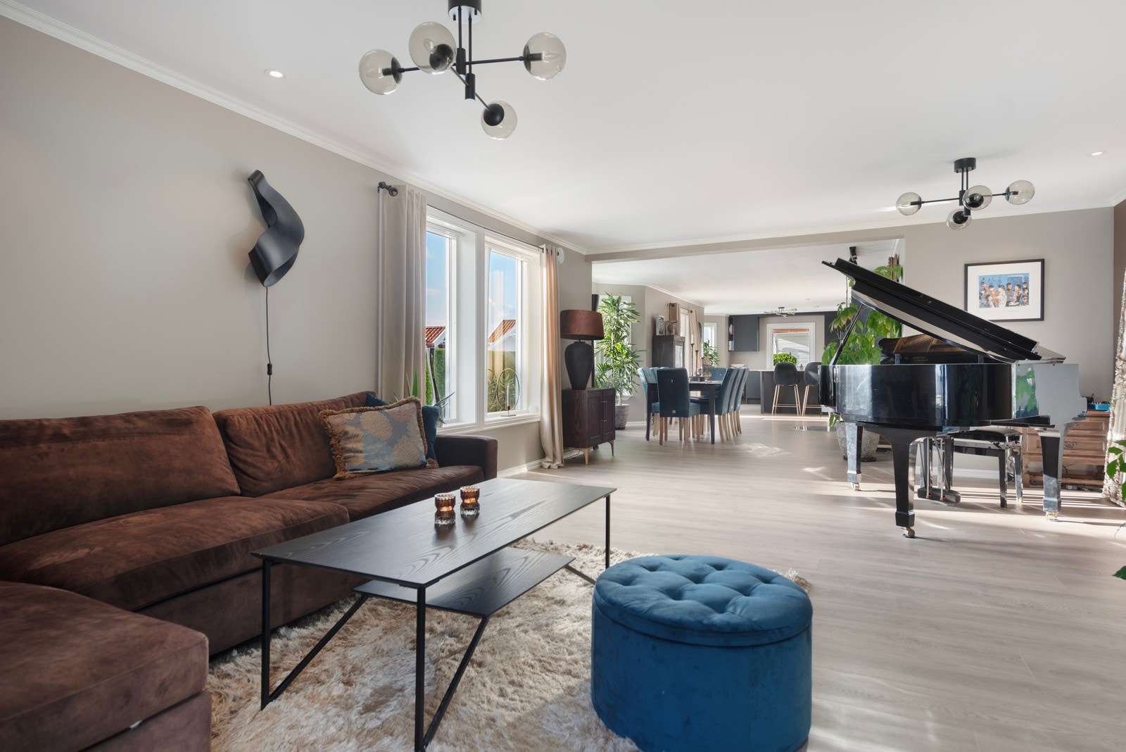 Dette gjør rommet svært lyst og trivelig Galleribilde