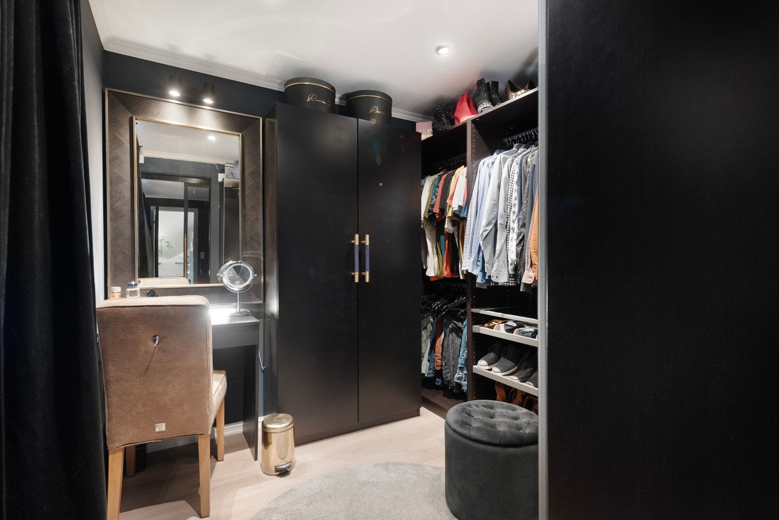 Og eget walk-in closet Galleribilde