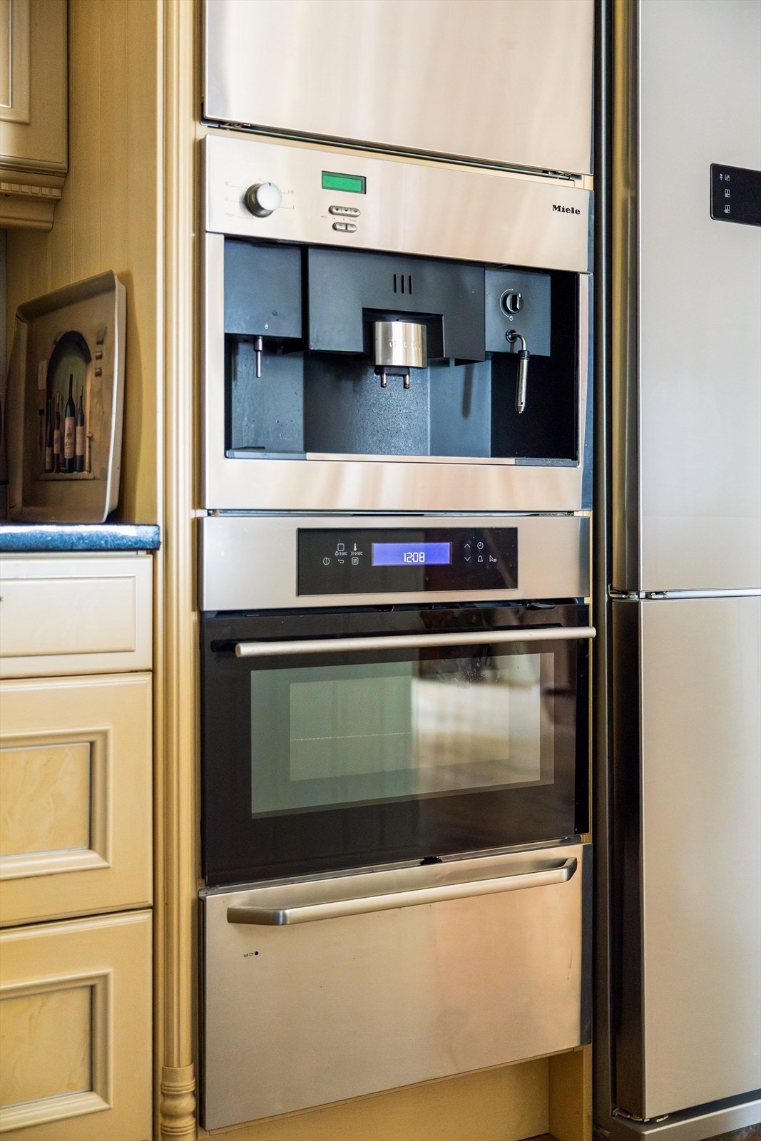 Integrert komfyr og kaffemaskin. Galleribilde