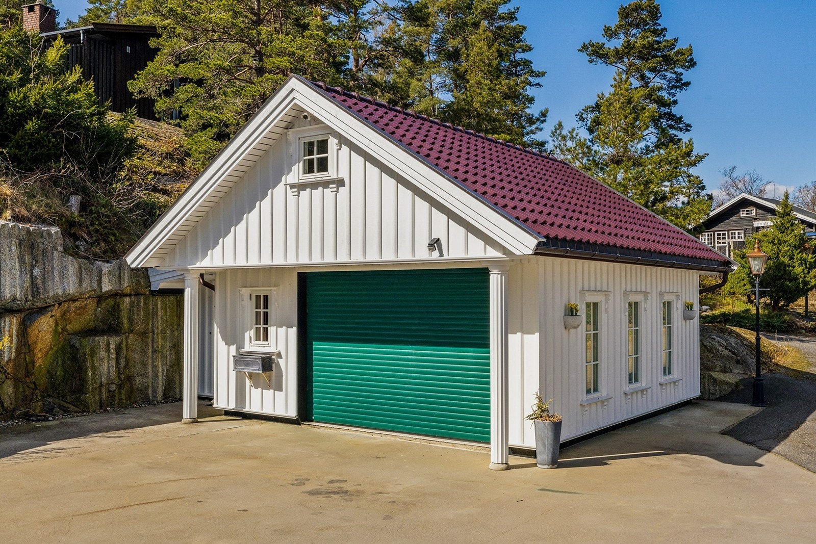 Garasje, full isolert og innredet. Galleribilde