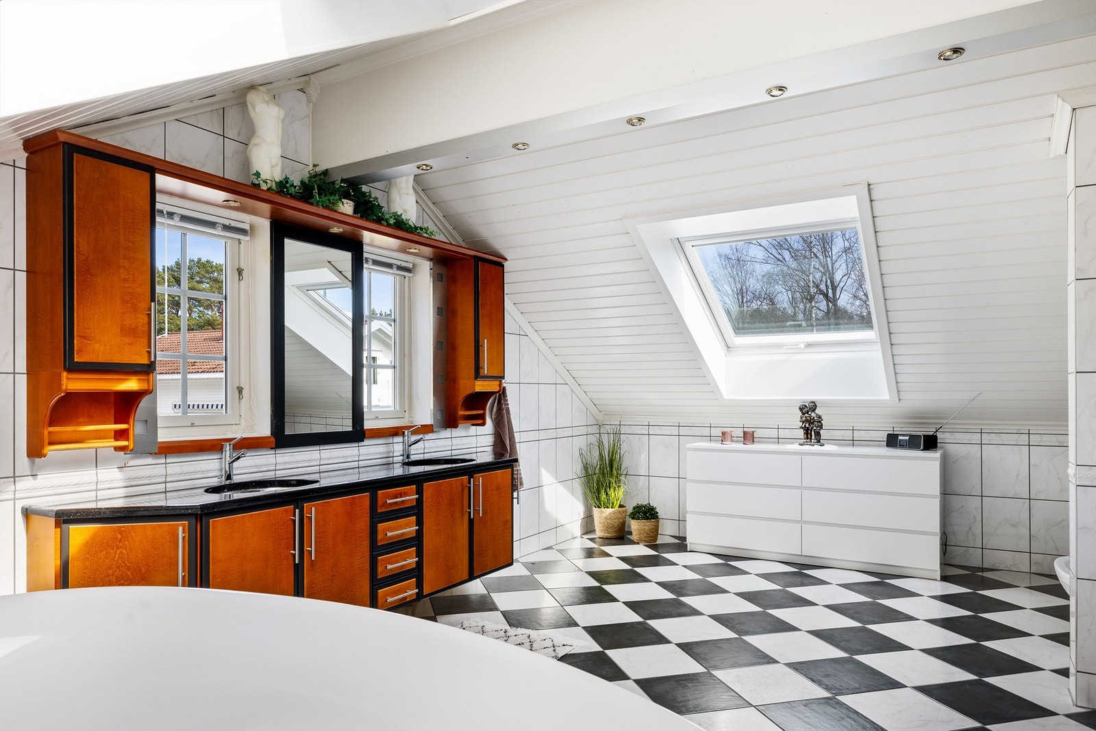 Romslig bad i 2.etasje. Galleribilde